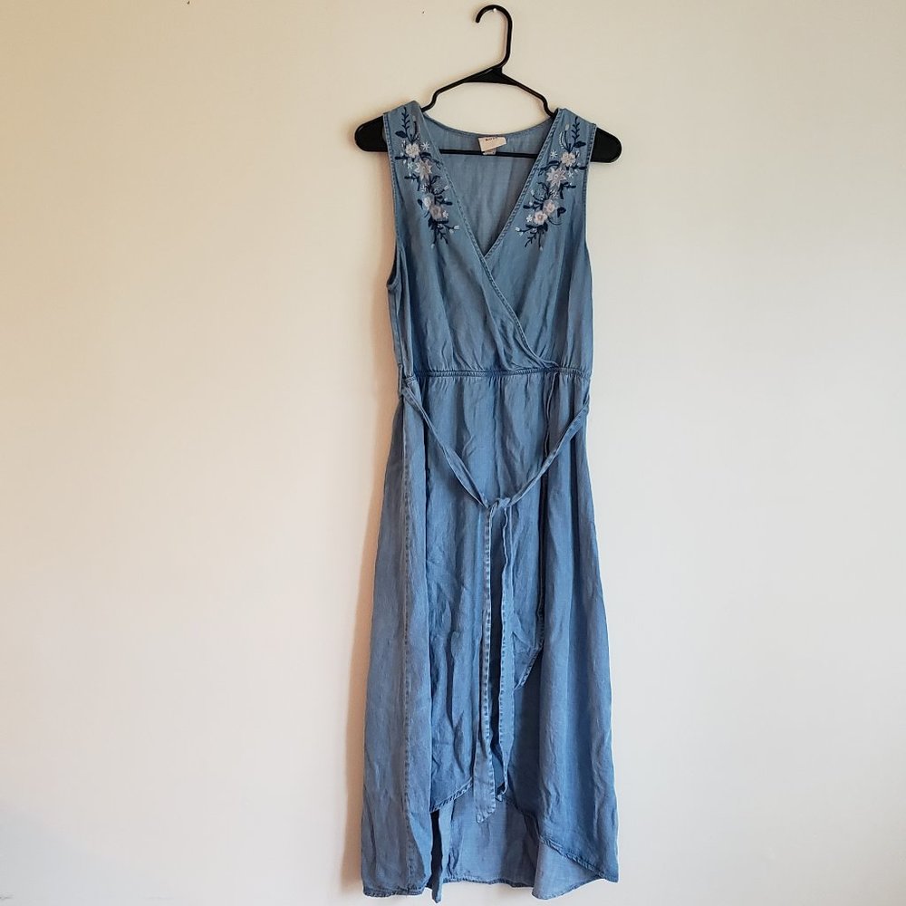 Lightweight demin floral embroidered dress